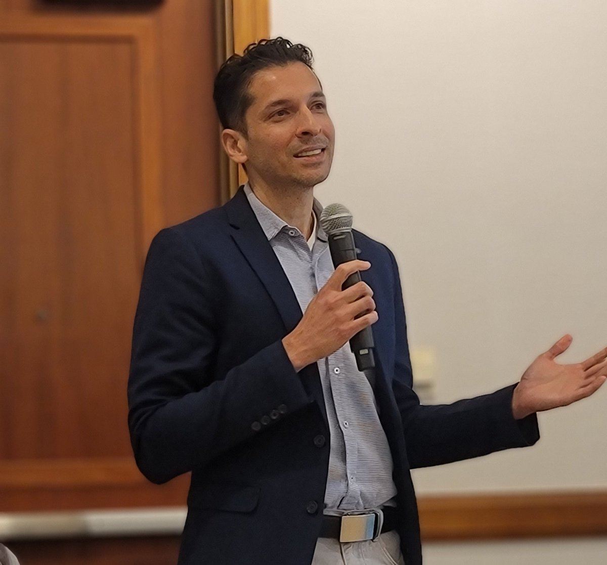 CCPharmacists's tweet image. @SCCM_CPP PCF continues with @sidpatan discussing critical care pharmacy practice in Australia 🇦🇺.

-only BPharm degree
-general residency 2y (many), advance training 1.5-2y (very few)
-national competency
-pharmacist-pt ratio 1:10

#PharmICU #CPPForum #GoProgram #SCCM2024