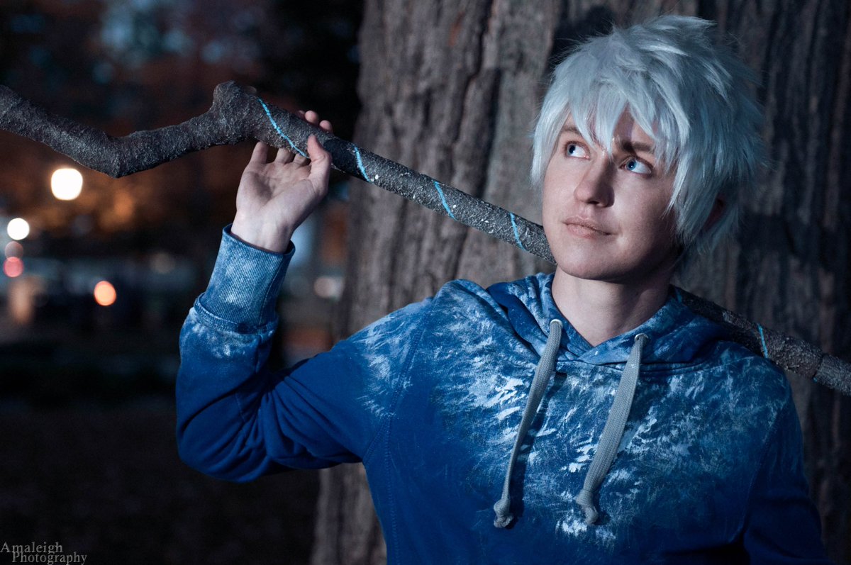 twinfoolz's tweet photo. COSPLA-Z

J IS FOR Jack Frost!
Appropriatly there’s snow on the ground outside so why not feature #JackFrost ! This cosplay was my go-to for a while— still love it 

Photo by @amaleighphoto 

#cosplay #riseoftheguardians #jackfrostcosplay https://t.co/s32gzChQ9m