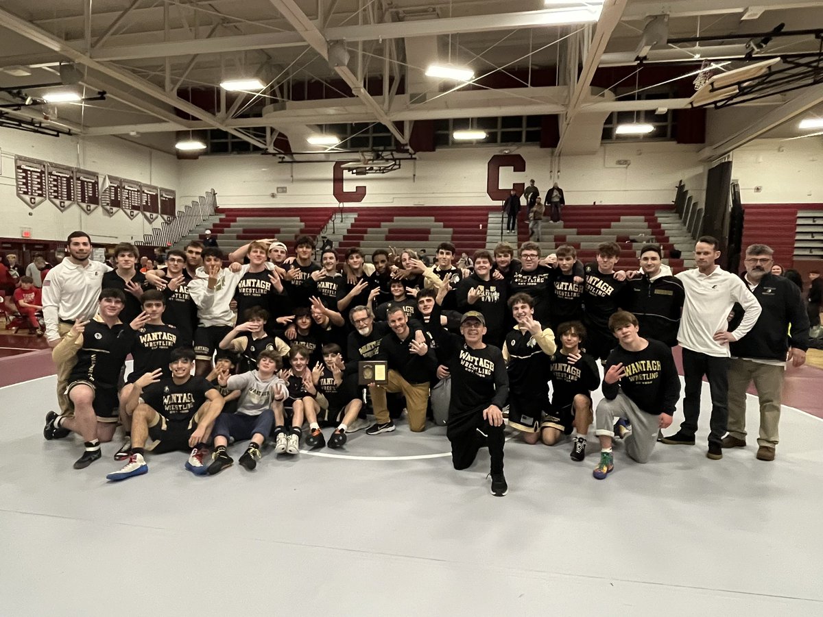 May I present to you your Nassau County Division I Dual Meet Champions! 🤼 #warriors #3peat #headedtostates #keepworking  <a href="/WantaghSchools/">Wantagh Schools</a> <a href="/Sec_VIII_Ath/">Section VIII Athletics</a> <a href="/NYSPHSAA/">NYSPHSAA</a> <a href="/nysswa/">NYSSWA</a> <a href="/NewsdayHSsports/">Newsday HS sports</a> <a href="/Gregg_Sarra/">Gregg Sarra</a>