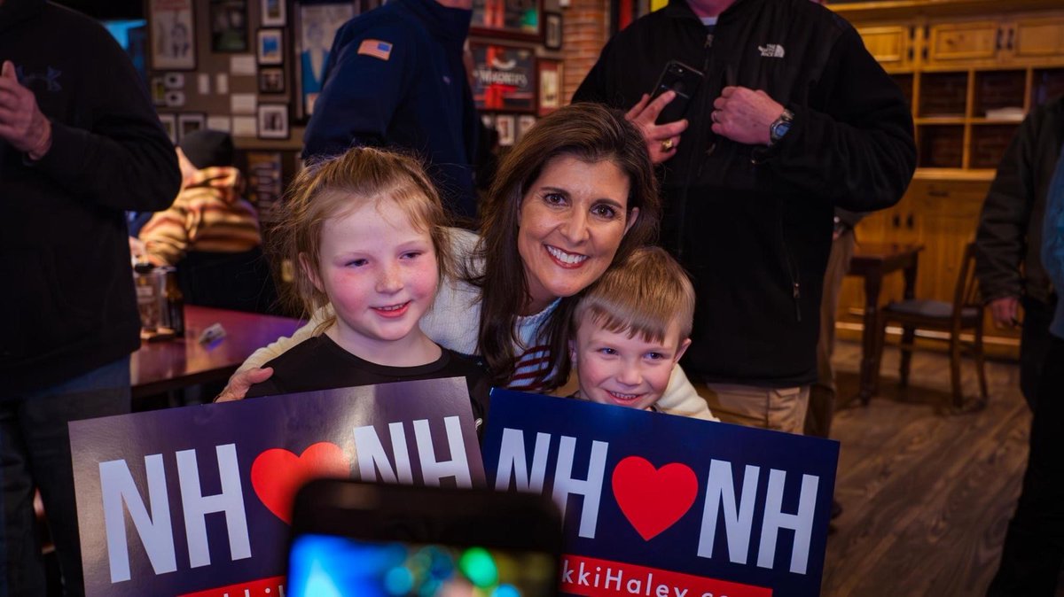 NikkiHaley's tweet image. What a warm welcome at the Peddler’s Daughter! Small businesses like this are the backbone of our economy and the heartbeat of our communities. Thanks for having us!