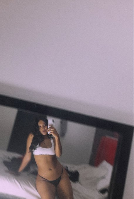 De tanto amarnos nos volvimos dos extra&ntilde;os 😌   https://t.co/Q8zrxoieZ8🤍 https://t.co/8jTtgz0ePY