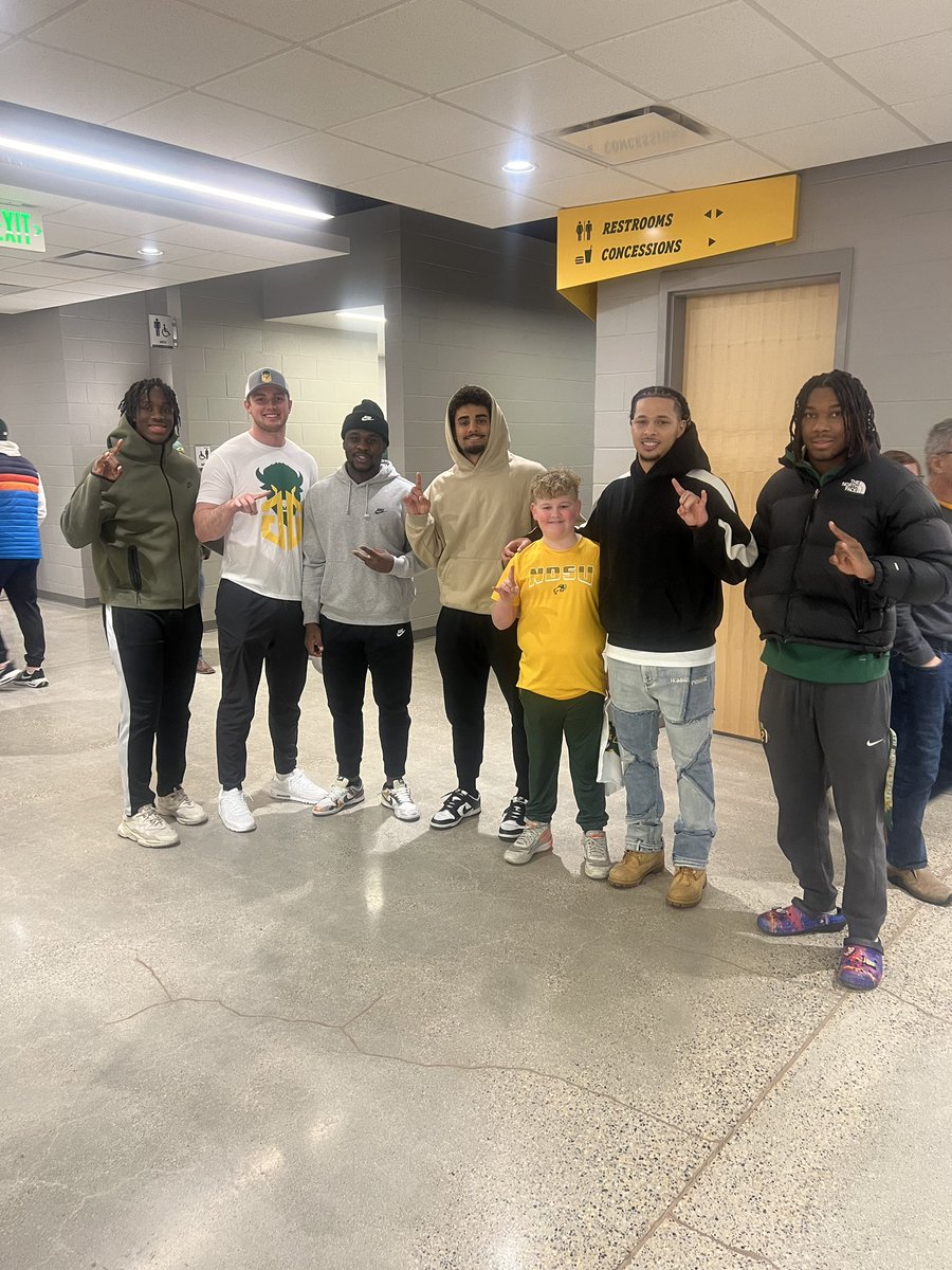 Had a great time hanging with fans at <a href="/NDSUmbb/">NDSU Men's Basketball</a> today against Oral Roberts! Happy to be apart of The Green and Gold Collective! <a href="/GandGCollective/">The Green and The Gold Collective</a>