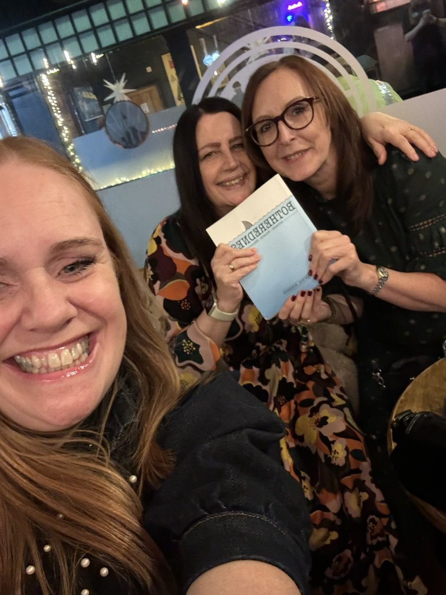 mrsseniorRE's tweet photo. @HYWEL_ROBERTS @jollytap @barnsley 
Sat in a boozer drinking cherry rum… and on the shelf - there’s your book! Yes we are bothered🙌 https://t.co/wIi0KDbA7S