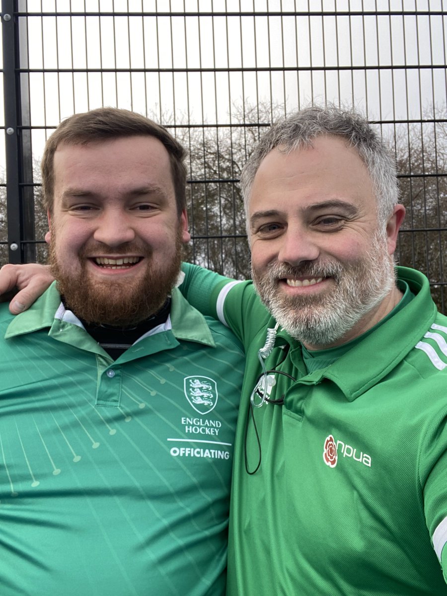 Lovely to umpire a great East game with a fellow @TheSUMHC alumni @oliebrown today! Great to bond over Jesters, Ravi and @readinghc together. Throughly enjoyable afternoon!