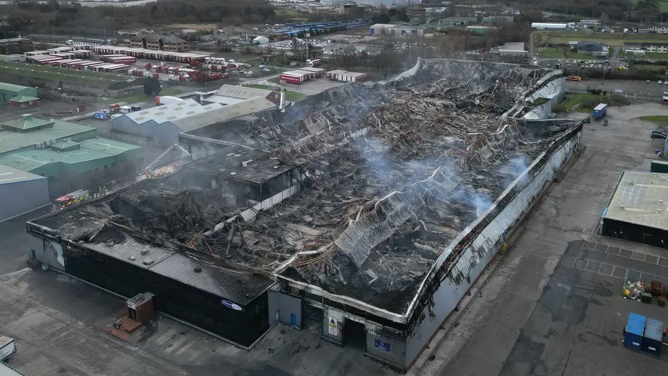 🙏 All our fantastic emergency services for their response to the huge fire at Bridgend Industrial Estate. 👏Fire crews with 10 engines, 4 water carriers & 2 aerial ladder platforms bravely battled the blaze last night. A 25-year-old man has been arrested on suspicion of arson.
