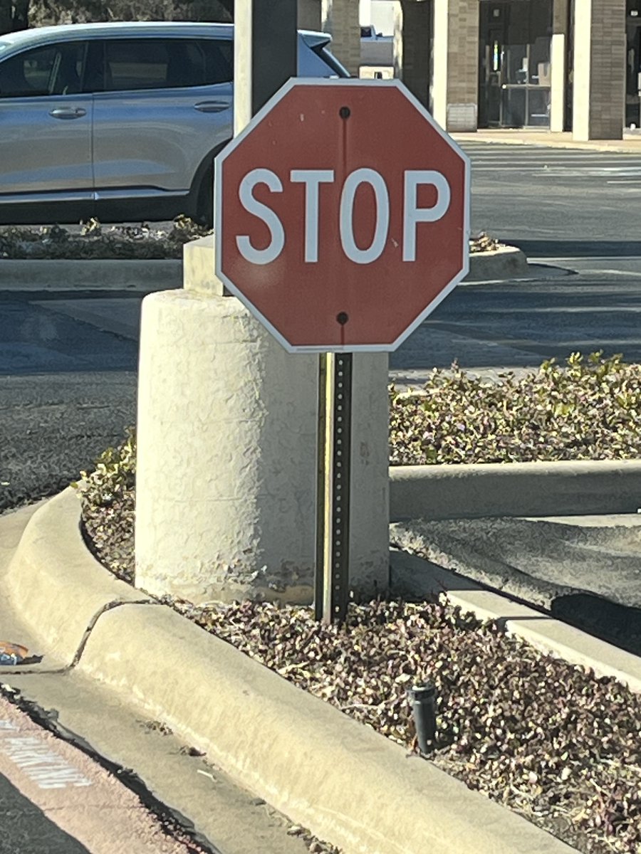 This sign makes me think of ⚾️.  Did anyone else think of 'Short Stop' when they see this sign?
#SafetySign #BaseballSoon #ShortStop #SafeLeadership