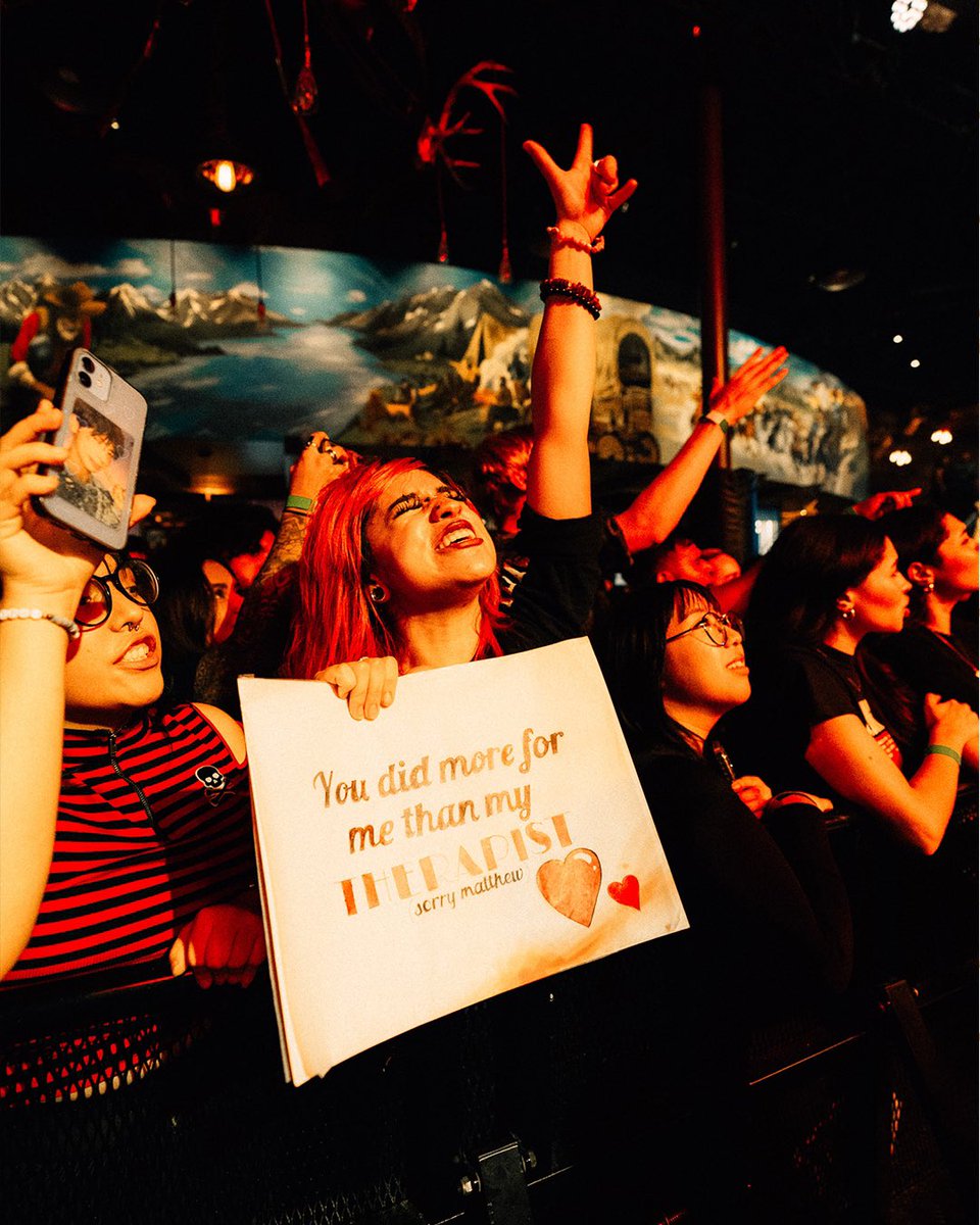 HoldingAbsence's tweet image. Sacramento, thank you for making our first sold out headline show in the USA so memorable 🥹
We’ve been working so hard touring out here for the past few years, so to sell out a venue we opened less than 2 years ago was a dream come true !! 

LA tonight! 🫶🏻
📸 @bethanmillerco