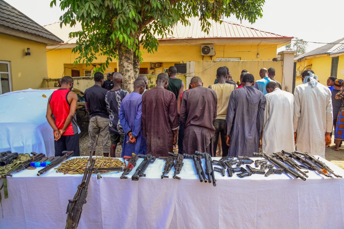 These are the people Nigerian police arrested today in Abuja over k¡dnapping activities.

But because they are not Chinaza Philip, we won't see their faces...