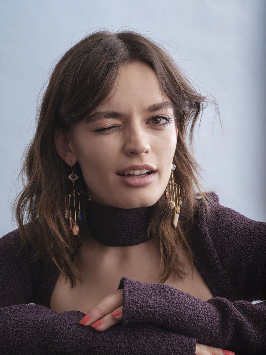 JonnyLeTran5's tweet photo. Blessing your timeline with Emma Mackey 😍 #EmmaMackey #SexEducation #Barbie #EmilyMovie #Eiffel #DeathontheNile #Tic #SummitFever #beautiful https://t.co/wcxPrqIikG