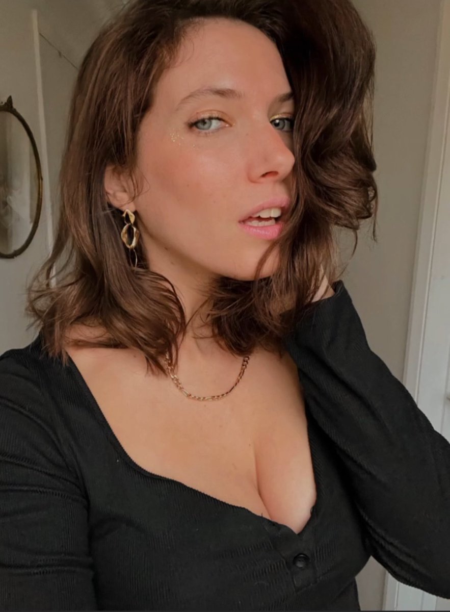 VenusWorldHQ's tweet image. Help a girl out - PRE-SAVE MY NEW SINGLE socials.venusworldmusic.com