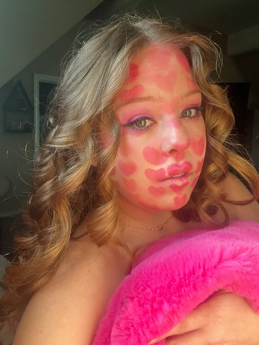 Cover my face with your love 😍😜 #vday #makeup #tasty #model https://t.co/E8lp8T3fXR<a href="/tag/vday"class="tags">#vday</a><a href="/tag/makeup"class="tags">#makeup</a><a href="/tag/model"class="tags"><span>#model</span></a><a href="/tag/tasty"class="tags"><span>#tasty</span></a>