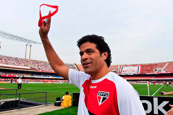 Noitedecopa's tweet photo. Estatísticas do Raí na carreira:

⚔️ 707 jogos
⚽ 226 gols
🎯 126 assistências

🏆 5 Paulistão
🏆 2 Libertadores 
🏆 2 Copa da França 
🏆 2 Copa da Liga Francesa 
🏆 1 Mundial 
🏆 1 Brasileirão 
🏆 1 Ligue 1
🏆 1 Supercopa da França
🏆 1 Recopa Europeia 
🏆 1 Copa do Mundo 

🏅 Melhor jogador da América em 1992
🏅 Melhor jogador da Libertadores de 1993
🏅 Melhor jogador da Copa da França de 1998
🏅 3x melhor jogador do Brasil 
🏅 2x melhor jogador do Paulistão 
🏅 Seleção da Copa do Brasil de 2000
🏅 Seleção da Ligue 1 de 1995/96
🏅 Seleção do brasileirão de 1989
🏅 Artilheiro do Paulistão de 1991
🏅 Equipe da Europa em 95/96 pela European Sports Media

🎖️ FEITOS:

🎖️ Maior ídolo do PSG
🎖️ 3° maior ídolo da história do São Paulo 
🎖️ 11° maior artilheiro da história do PSG
🎖️ 11° maior artilheiro da história do SPFC 
🎖️ 11° jogador com mais G+A do PSG 
🎖️ 7° maior artilheiro do PSG em competições internacional
🎖️ Jogador do SPFC com mais gols em FINAIS
🎖️ 5° melhor jogador do mundo em 1992 pela FIFA 
🎖️10° melhor jogador do mundo em 1993 pela FIFA

🇾🇪 Raí entre 1991 e 1993 pelo SPFC:

⚔️ 161 jogos 
⚽ 85 gols 
🎯 41 assistências

🏆 2 Libertadores 
🏆 2 Paulistão 
🏆 1 Mundial
🏆 1 Brasileirão

🇧🇷 Raí pela seleção:

⚔️ 49 jogos
⚽ 15 gols 
🎯 11 assistências
🅿️ 7 participações indiretas em gols
⏰ 103 mins p/ participar de um gol

🏆 Copa do mundo em 1994

🎖️ Raí em FINAIS:

⚔️ 30 Jogos 
⚽ 16 Gols 
🎯 2 assistências
🅿️ 4 participações indiretas em gols 
⏰ 113 mins p/ participar de um gol
🏆 17 títulos
🥈 5 vices

🌎 Em libertadores

⚔️ 20 Jogos 
⚽ 7 Gols 
🎯 4 assistências
🅿️ 4 participações indiretas em gols
⏰ 117 mins p/ participar de um gol

📰 Noite de Copa | Dep. De Estatísticas 

#NoitedeCopa #LukeKane #PorForaDasQuatroLinhas #InfoFut #MundodaBola #SofascoreBR #PlanetadoFutebol
