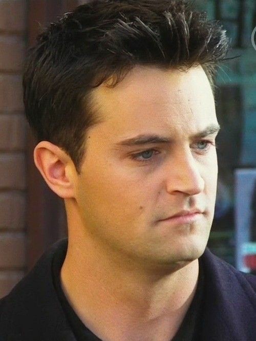 ClubeBing's tweet photo. Matthew perry friends  season  2 https://t.co/Xz8E1bqq69