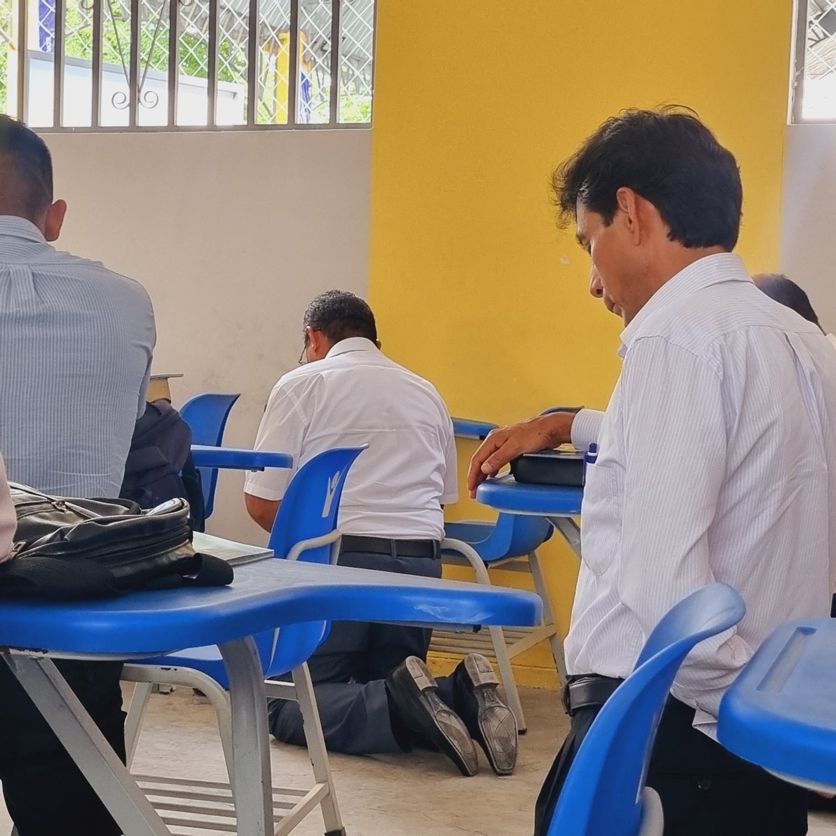 JoseUrciaCarlos's tweet photo. "El que no come no crece, si Dios no está en primer lugar nuestra vida espiritual está muerta" #MayordomíaEsTodo #PrimeroDios https://t.co/Z6axO5Baam
