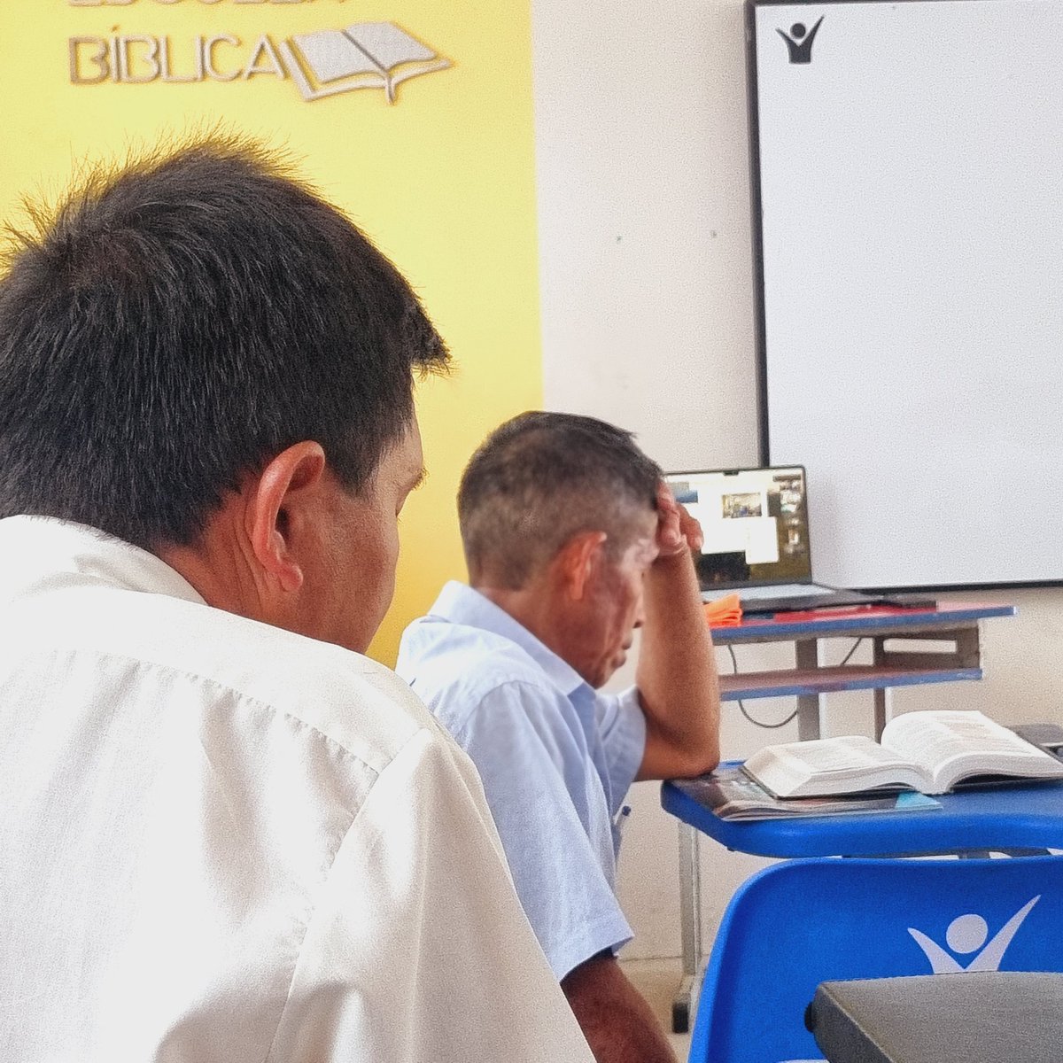 JoseUrciaCarlos's tweet photo. "El que no come no crece, si Dios no está en primer lugar nuestra vida espiritual está muerta" #MayordomíaEsTodo #PrimeroDios https://t.co/Z6axO5Baam
