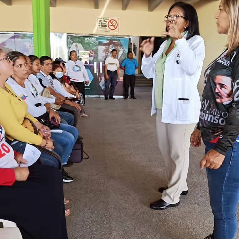 #SoyRobinsonBolívar, Desde la Unidad médica IPASME Isidora Agnes, Misión Robinson acompañó con alegría y entusiasmo a los Docentes del Municipio Caroní en la Jornada de Salud Médica Integral Una Gota De Amor por mi Maestro. @NicolasMaduro #IndependeciaPlenaSoberana