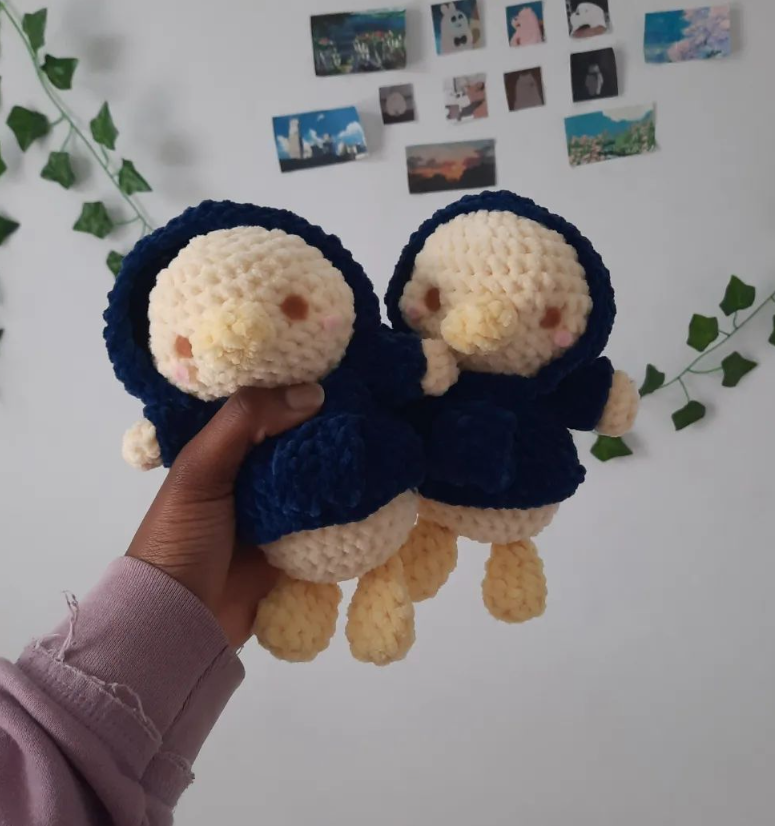 Stitched by Sisters make cute, cosy cottagecore creations follow them on Instagram instagram.com/stitchedby_sis… ✅