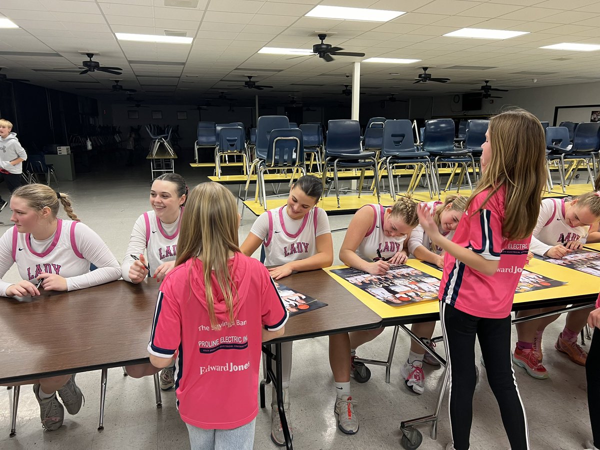 ladygaleshoops's tweet photo. Here’s a little photo dump from last nights events! Part 1 https://t.co/ZM6UtPtnK5