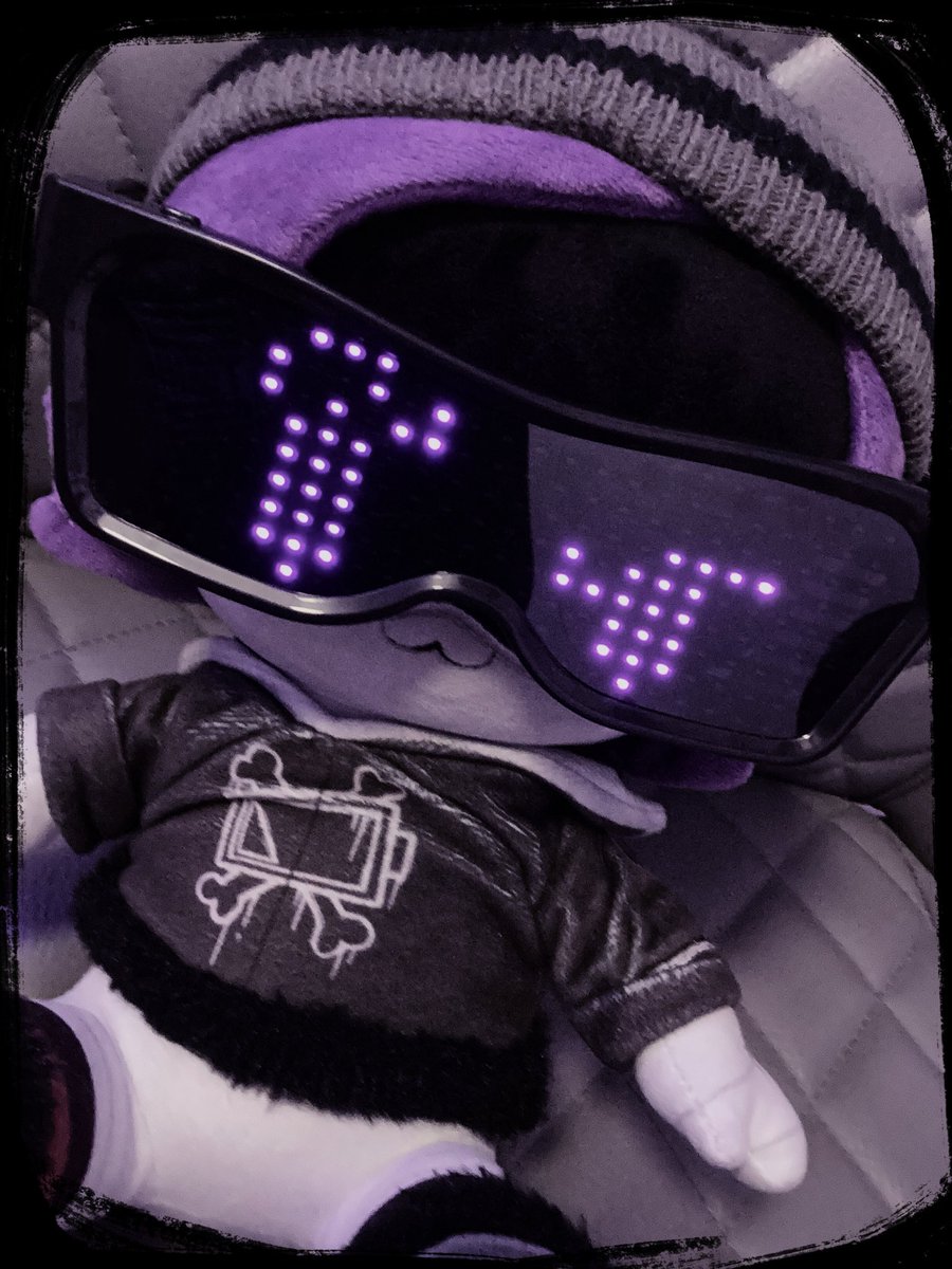 sssleepyfox's tweet image. byyy the way :D
my new LED-glasses finally arrived, since the old ones just died. (RIP Angsty Freak’s eyes)

so… LOOK HOW GOOFY THIS LIL GREMLIN LOOKS IN THEM 
#MurderDrones #MurderDronesUzi #MurderDronesPlush
