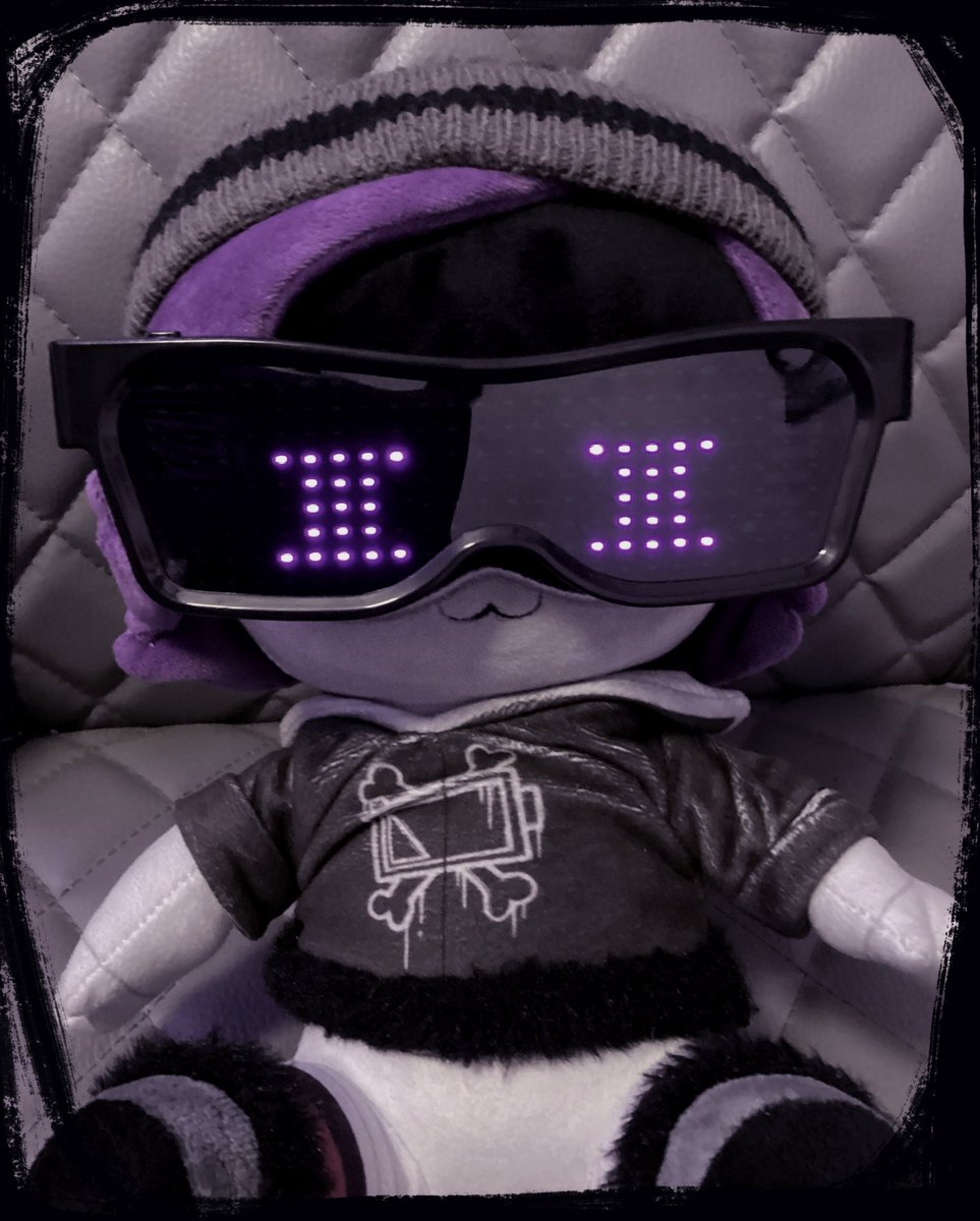 sssleepyfox's tweet image. byyy the way :D
my new LED-glasses finally arrived, since the old ones just died. (RIP Angsty Freak’s eyes)

so… LOOK HOW GOOFY THIS LIL GREMLIN LOOKS IN THEM 
#MurderDrones #MurderDronesUzi #MurderDronesPlush