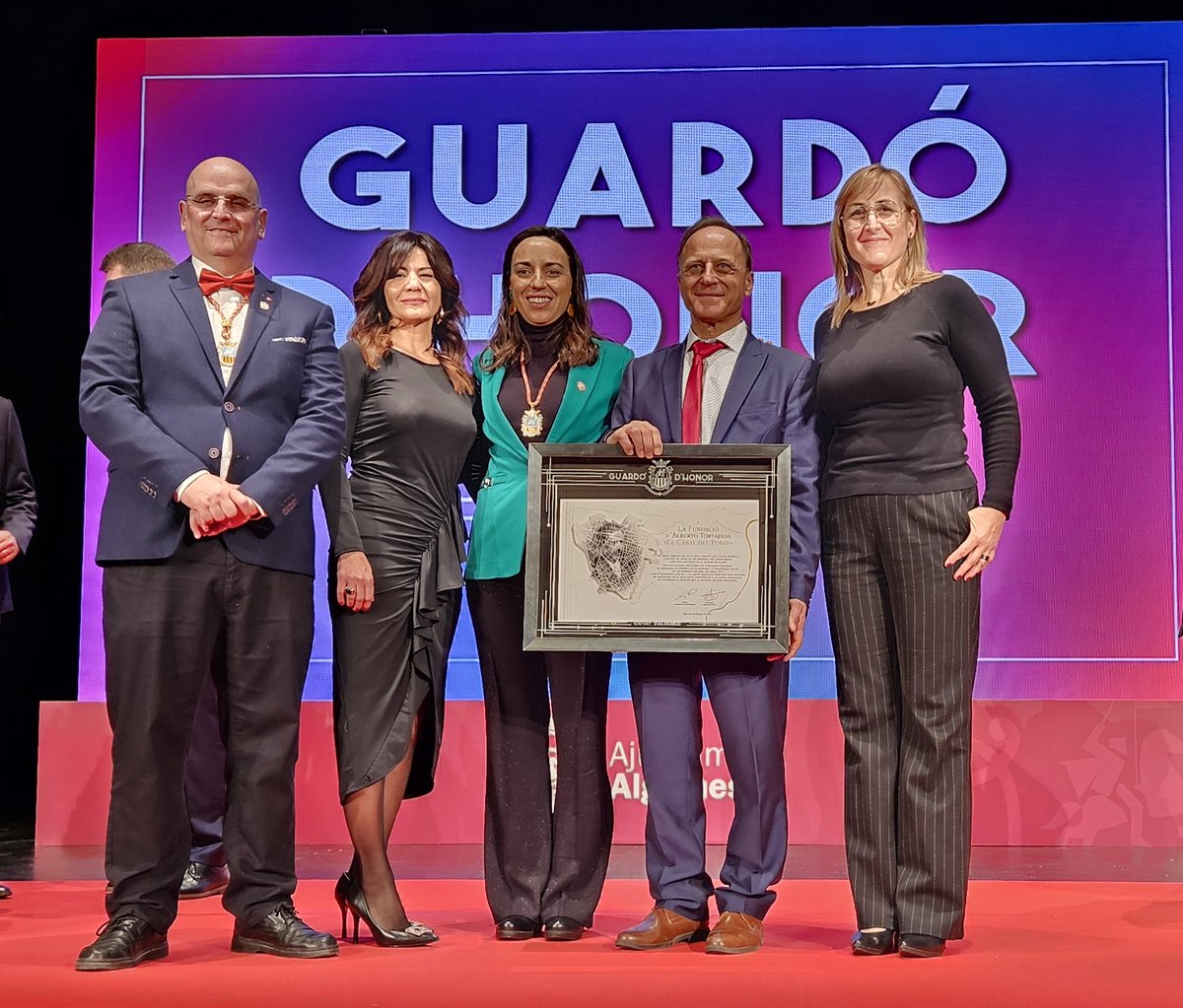 Hui St Sebastià de Vila  <a href="/aj_algemesi/">Ajuntament Algemesí</a>  atorga el Guardó d'Honor a una associació que fa més de 100 anys que treballa per construir un poble més just, solidari, inclussiu i igualitari, la Fundació Alberto Tortajada
Enhorabona per mantenir viu l'esperit d'Alberto Tortajada 🩷🩷🩷🩷