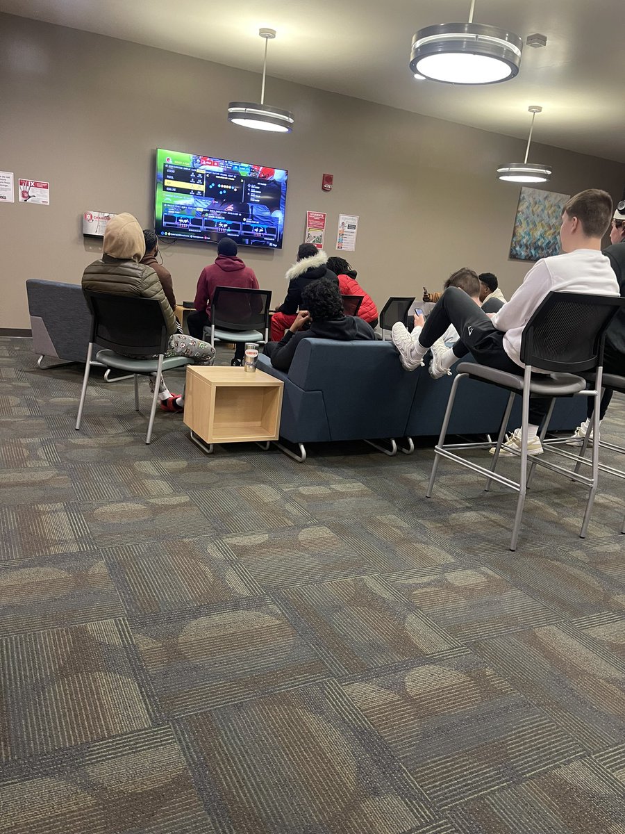 TheKhiman608's tweet photo. I enjoyed quality time with a few teammates, fostering team bonds, and wrapping up the night with a satisfying session of pushups.#Teamwork #teambuilding #pushups #Ndscs @NDSCSFB #Trending #explorepage #Touchdown
#MakhiJackson #NDSCSFootball
#TrendingNews
#TrendingNow #explore
#Grinddontstop #viral #khiman