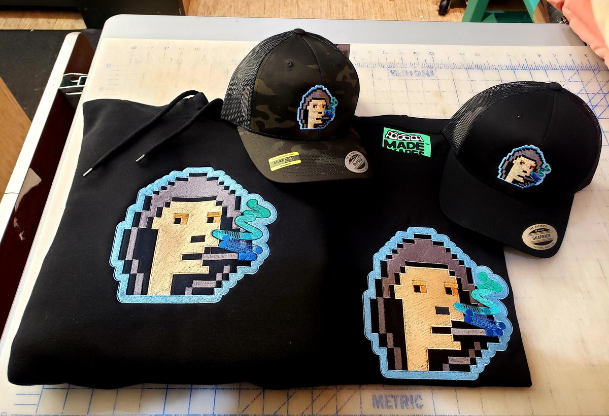 Congrats on the sale <a href="/OneAndOnlyPapii/">Papii</a>! 🥳

x.com/cryptopunksbot…

It was a true pleasure making a Hoodie and other merch with this Hoddie CryptoPunk! 🧵🪡

x.com/BoredEmbroider…
