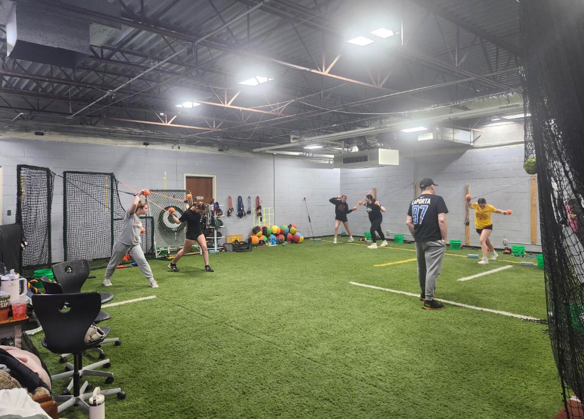 SophiaVanden's tweet photo. Today at the team overhand velo training, I hit my new personal best at 66mph on the radar gun!! I can’t wait for the team camp at @SVSU tomorrow! Hard work pays off!!
GO MOJO🧡💙!! @TNmojo_sizemore https://t.co/42bYay3yL9