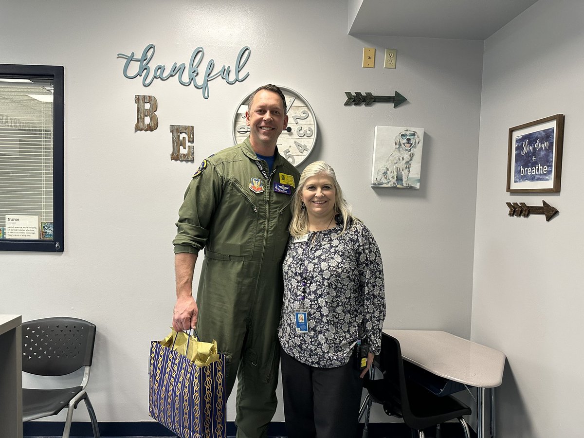 Thankful to have Lt Col Metzger come by Bluewater. Lt Col Metzger is the Commander of the 87EWS @TeamEglin & Mrs Klugh is their Honorary Commander. It was great to share our school with him! @OCSD1 @mdchambers25 @bagboy801 @ddk30275228 #purplestar