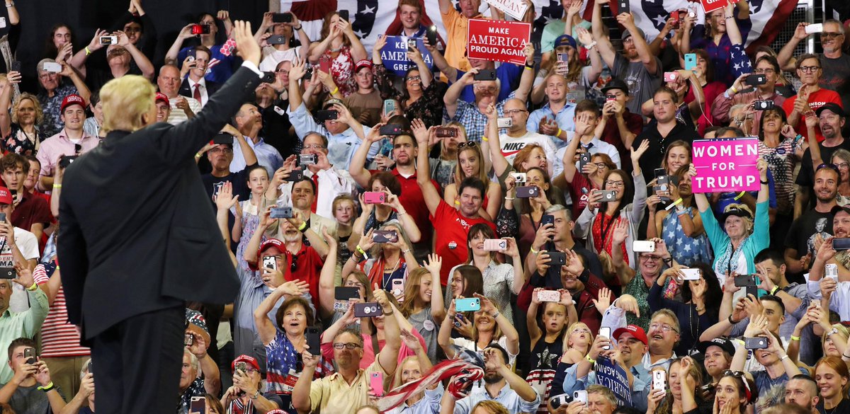 andrearthurciel's tweet image. Plusieurs chroniqueurs, dont on peut questionner l’instabilité psychologique et l’état mental, nous rapportent que Trump pourrait transformer les USA, en état totalitaire, s’il est réélu, puisque c’est un politicien de droite. 

C’est drôle, mais je ne me souviens pas d’avoir vu…