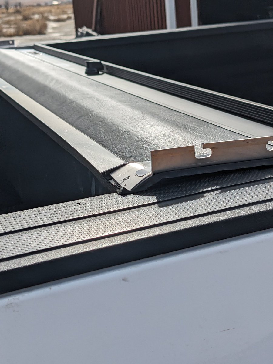 mavenengineer's tweet image. Today is the first day the weather has cooperated so that I could get my Roll-N-Lock installed since it arrived on 1/4. Both side rails are missing! Plus there are multiple places where things are bent, even though the box looked perfect. Please DM me as this is useless as is.