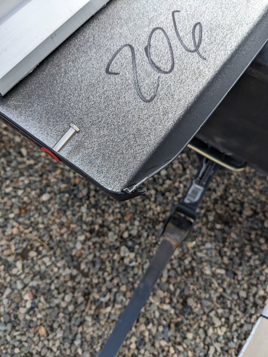 mavenengineer's tweet image. Today is the first day the weather has cooperated so that I could get my Roll-N-Lock installed since it arrived on 1/4. Both side rails are missing! Plus there are multiple places where things are bent, even though the box looked perfect. Please DM me as this is useless as is.