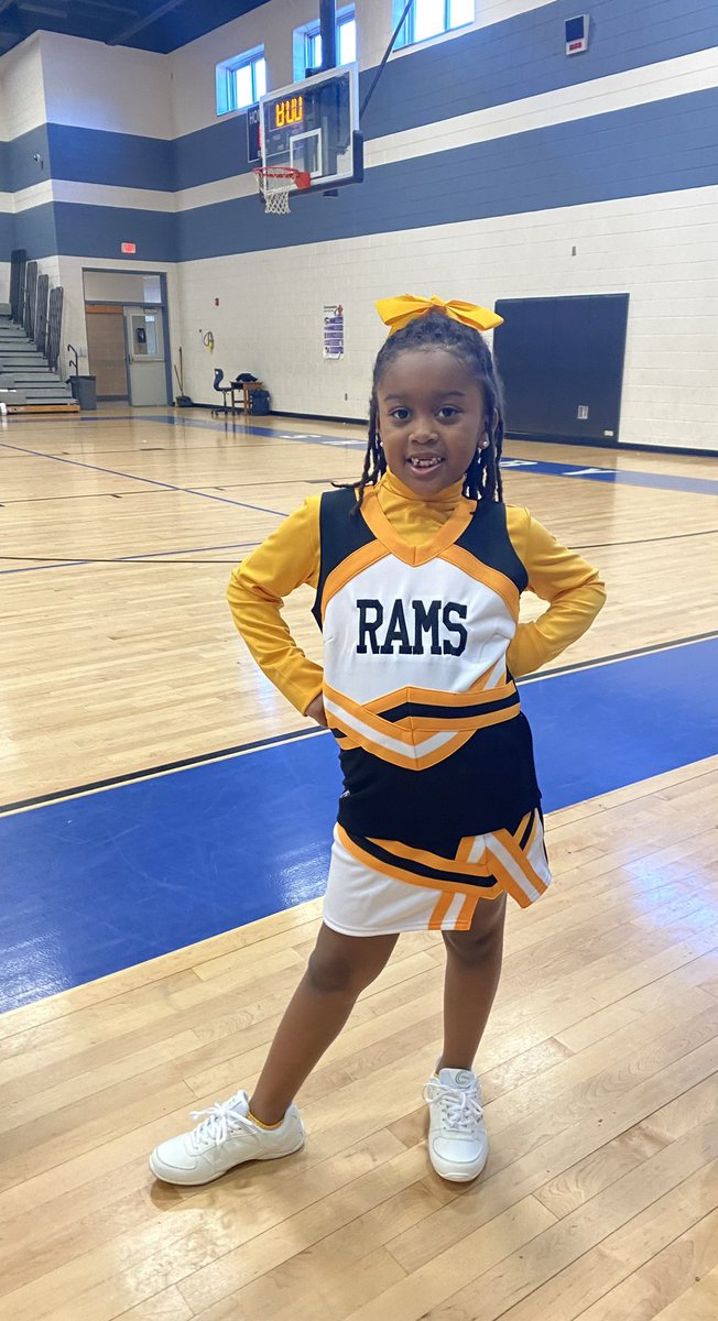AleoSmith06's tweet image. Officially a #CheerDad 📣 #FirstGame