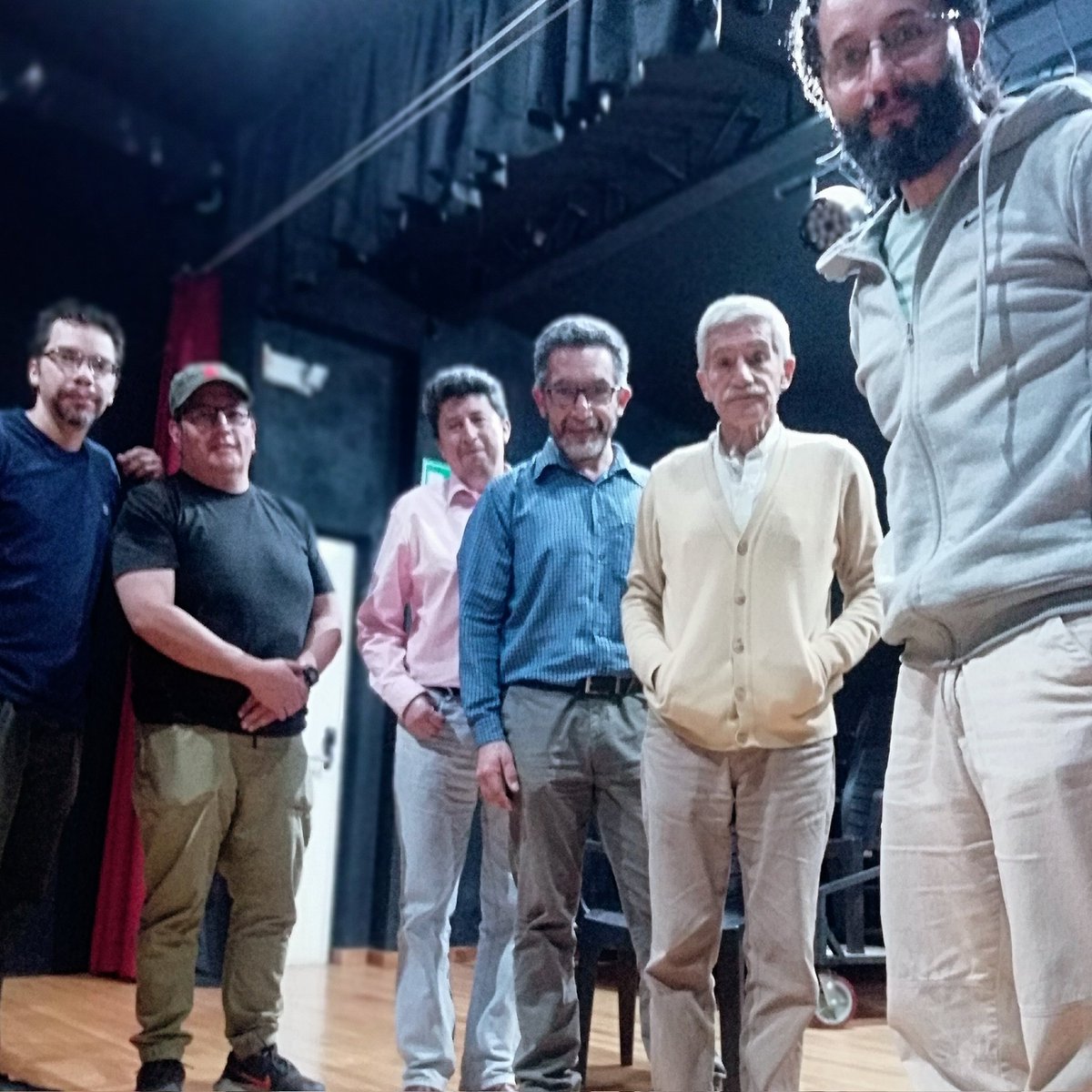 CucoTeatro's tweet image. Conversando de "Semiótica Teatral" en Arca La Rayuela junto a Mauricio Gallegos Victor Cardenas Ruiz  Victor Cárdenas Alessandro Sartre y Petroneo Cáceres.

Proponente: Luis Cáceres Carrasco

#TodosLosSabados #Independiente #teatro #Quito #Ecuador