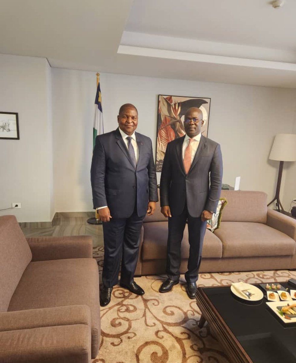 isako_patrick's tweet image. #BisRepetita La Confiance se gagne. Comme à la 22 ème Session ordinaire de la #CEEAC ténue le 25 Fev 23 à Kin, le Ministre Jean-Lucien Bussa est chargé par le Président de la République pour accueillir et assister son Homologue Centrafricain TOUADERA Faustin-Archange. #SERMENT