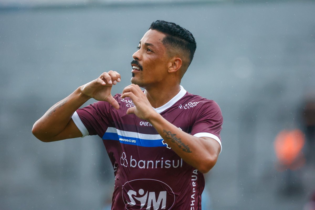 sercaxias's tweet image. VIRADA HERÓICA DO TIME GRENÁ! 

Com um jogador a menos e com gols marcados por Tomas Bastos e Álvaro, Caxias consegue virar a partida no estádio Centenário e vence o time do Grêmio na primeira rodada do Campeonato Gaúcho!

É FESTA GRENÁ NO CENTENÁRIO!
VAMOOOOOOOOOO CAXIAS!