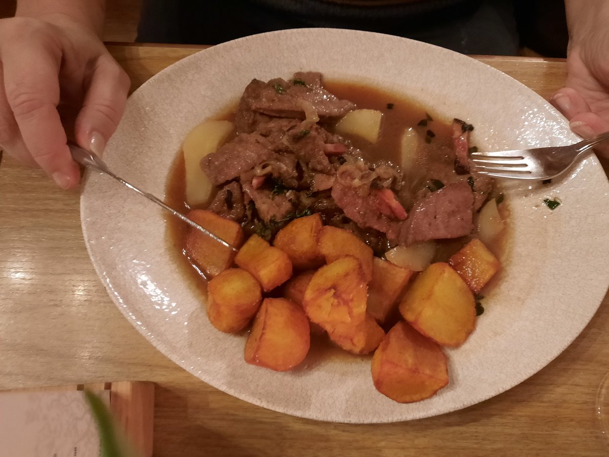 zwirnsi's tweet photo. Heute gemeinsam mit @funevita endlich wieder eine ganz liebe Twitterantin getroffen, ach was red ich....die liebste Twitterantin von ganz X 😉☺️
Und so ganz nebenbei, schwere Empfehlung für das Gasthaus #Schwabl in der Schönbrunner Str. 😋 https://t.co/fQ6650HVVw