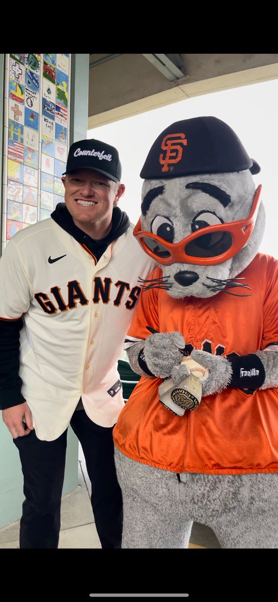 Lou Seal (Luigi Francisco Seal) tweet media