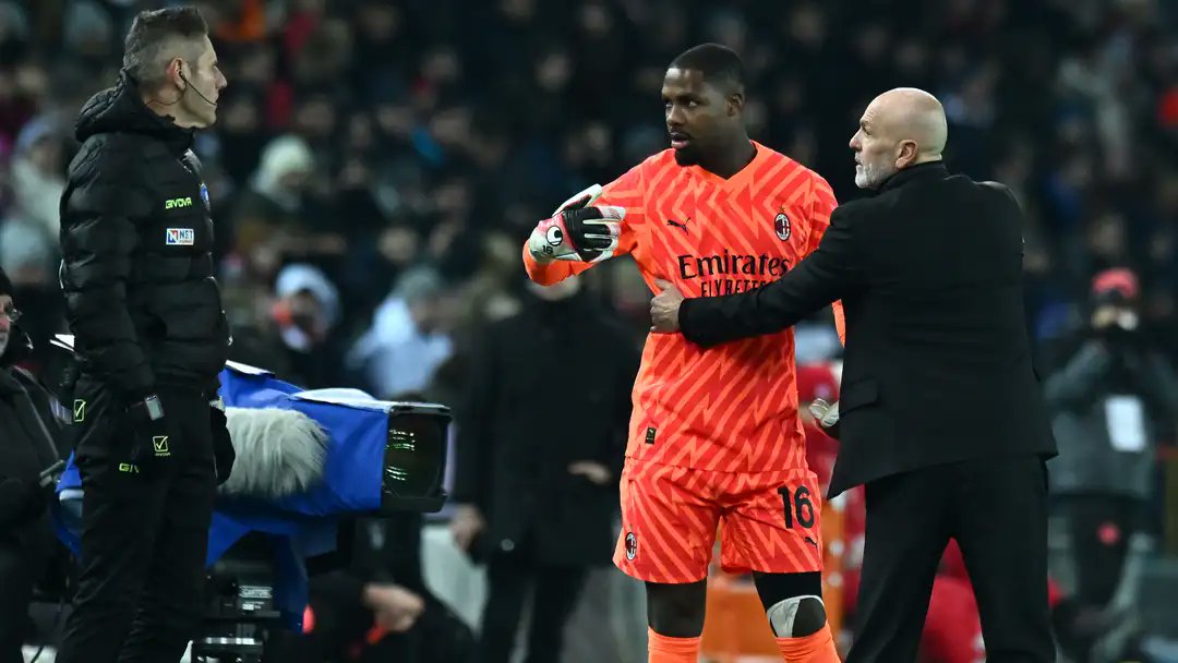 Non é possibile assistere ancora a questi episodi, nel 2024. Solidarietà a #Maignan e il calcio si decida a dire no al razzismo. (foto Getty Images)