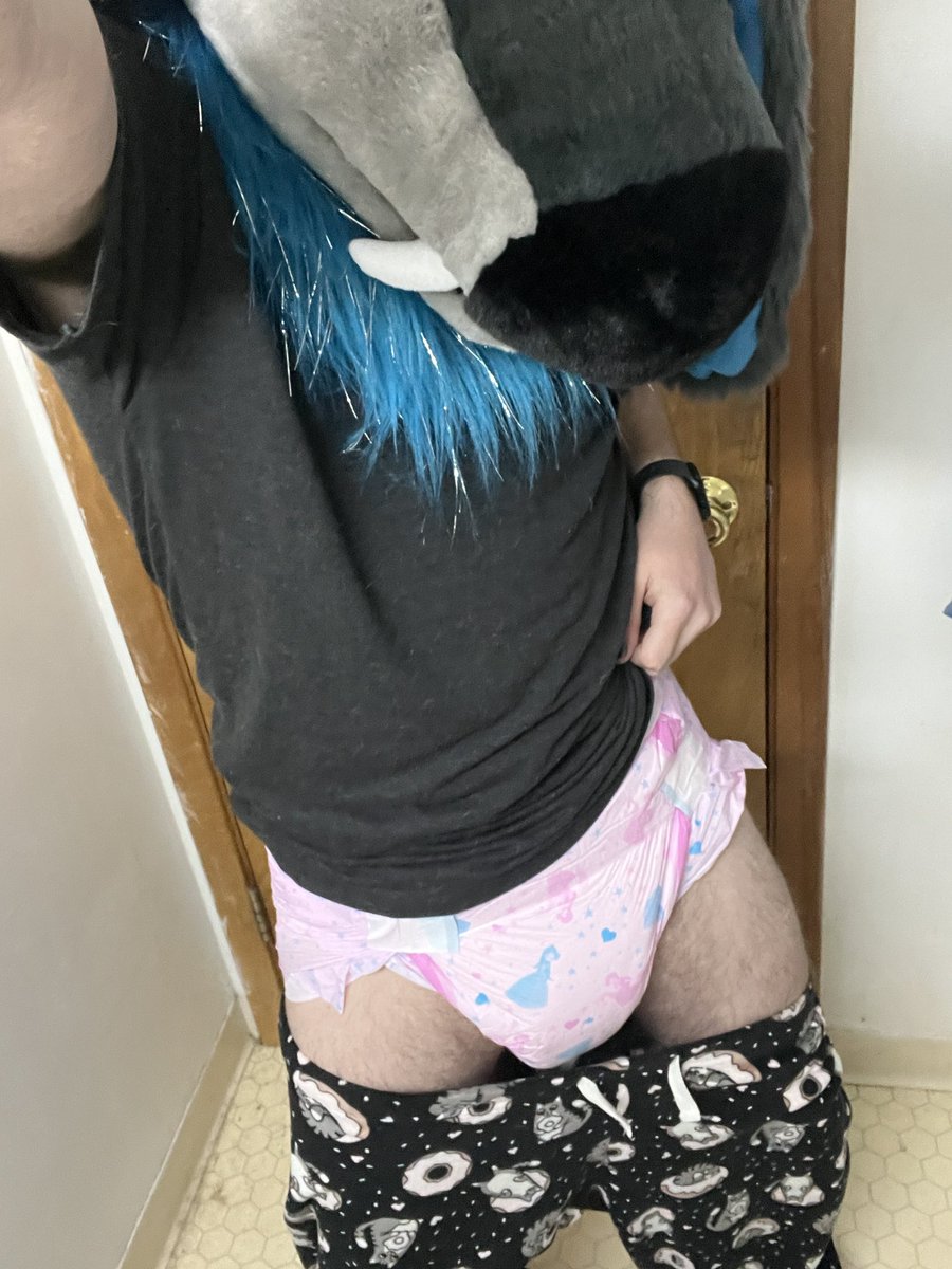 MiloLittleFur's tweet photo. oops i missed big diaper friday 😳guess this will have to make up for it! https://t.co/rtyBmc3wz3