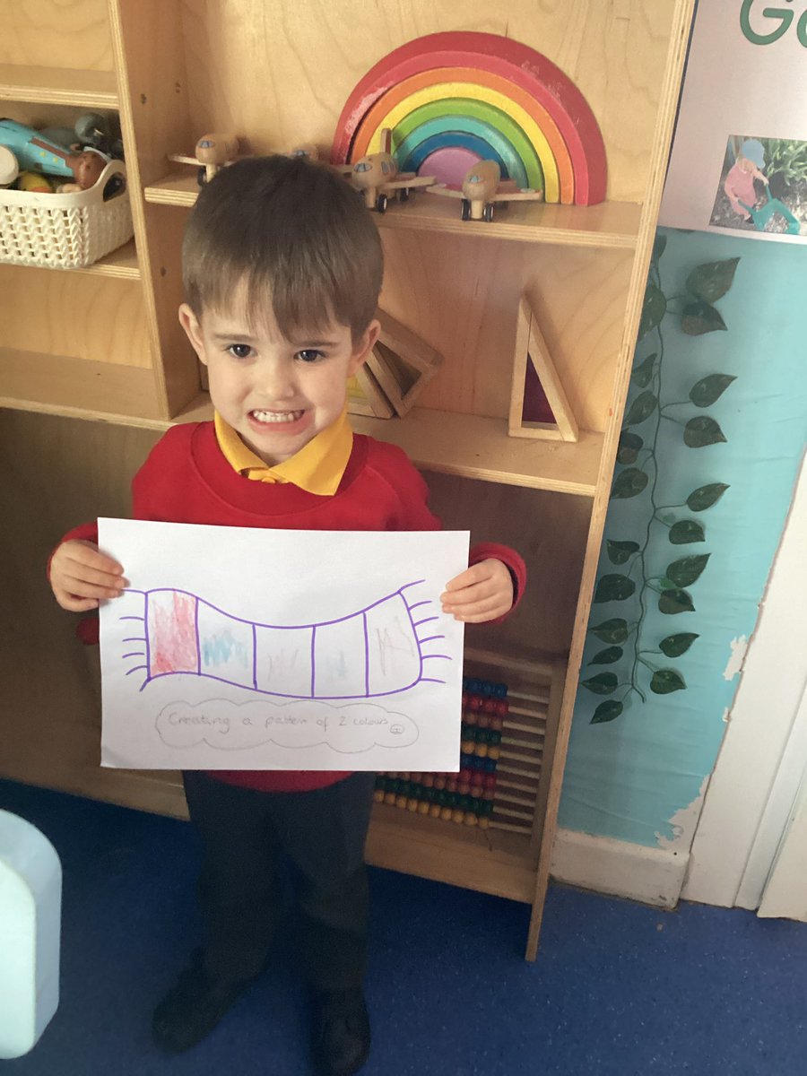 CGI_Nursery's tweet photo. We made a scarf for a snowman using a pattern of two colours! 🔴🟡🔴🟡🔴🟡 Gwaith wych! #CGIMATHS #EXARTS #CGIHUM #enterprisingcreativecontributors https://t.co/ZXxWl7m3yS