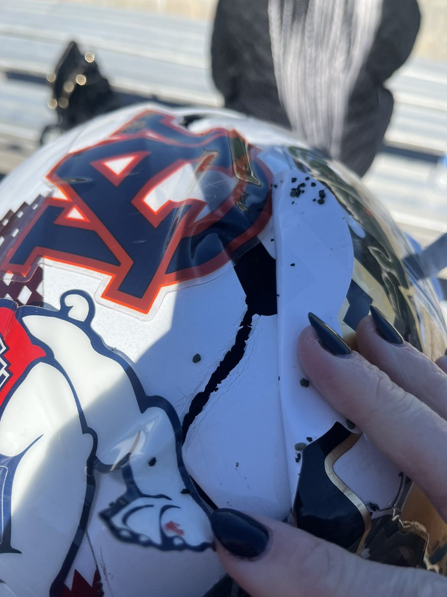 svanyoesq's tweet photo. Layton Jordan (@datdude_8) really is “dat dude”. Cracked his helmet in the 1st quarter, swapped out with an injured teammate and got a strip sack TD and defensive line MVP. Teams loved his competitive spirit and love for the game in his interviews. Pro day up soon! https://t.co/yzhnk0jL0G