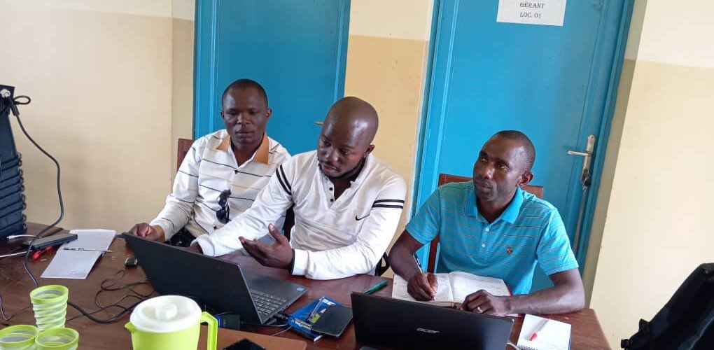 ChadrackLonde's tweet photo. Heureux d’avoir partagé notre expertise à 4 membres des @ASUREPManiema sur la gestion d’un site web et la communication digitale.

Les assises se sont déroulées du 18 au 20 janvier à Kindu. 

@Enabel_en_RDC, merci de nous avoir permis de faciliter ces assises. https://t.co/YRUoZMYI8N