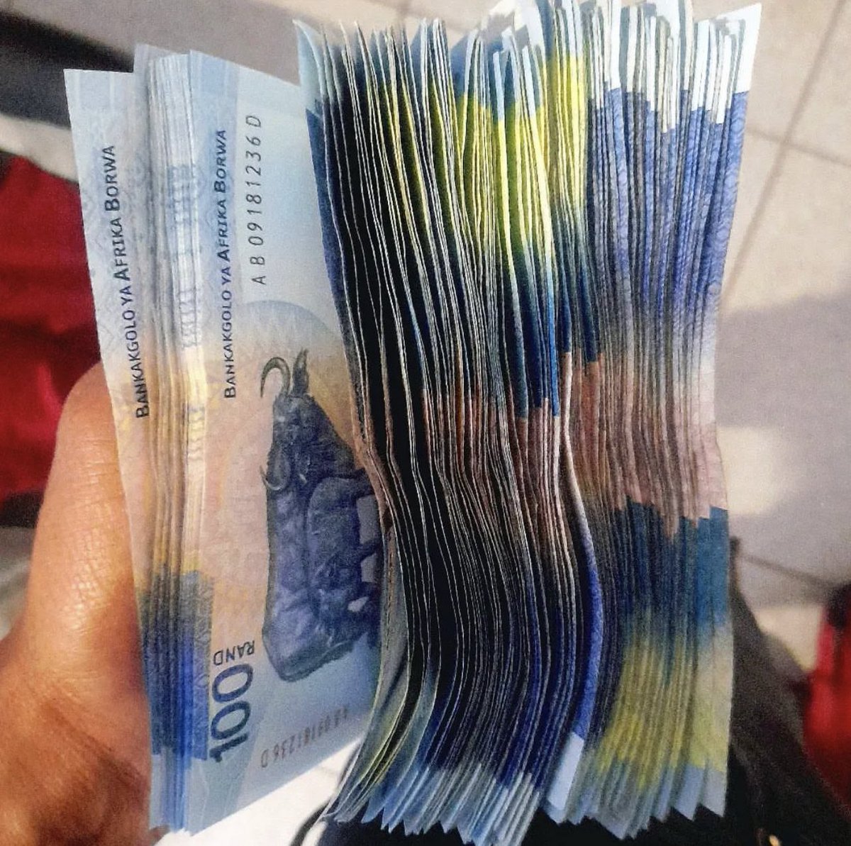 sotjiees's tweet photo. Congratulations to those who made R2k today with just R20 , if you interested to make R10k tomorrow Repost &amp; Drop some fire emoji🔥 or tap the link in the first comment section 🙏 https://t.co/Py4jCPyfPH