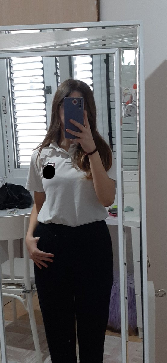ryulichi's tweet photo. Dans hocamız gruba okul konseptli şeyler giyinmemizi söylemiş, kardeşim bana okul üniformamızı giyinip gideceğimizi söyledi herkes kore okulu temasıyla giderken ben normal okul üniformasıyla gittim kırk saat güldüler ne var kültürüme sahip çıkıyorsam. https://t.co/KSRKIxPShF