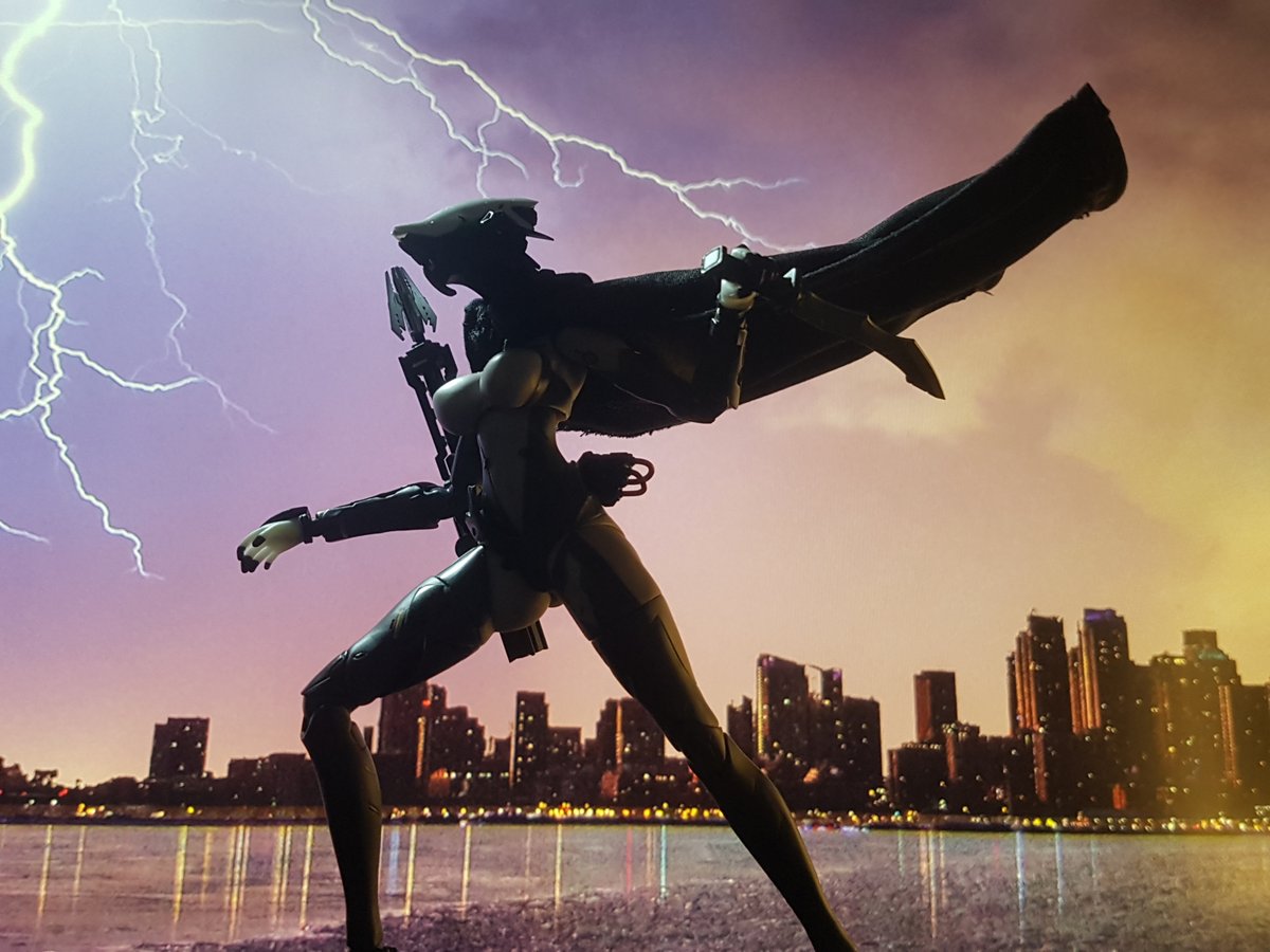 TheLocalBard's tweet image. The Assassin in some storms.

#SnailShellStudio #SnailShellAssassin #Assassin #Lightning #RobotGirls #ToyPhotography @wozhike
