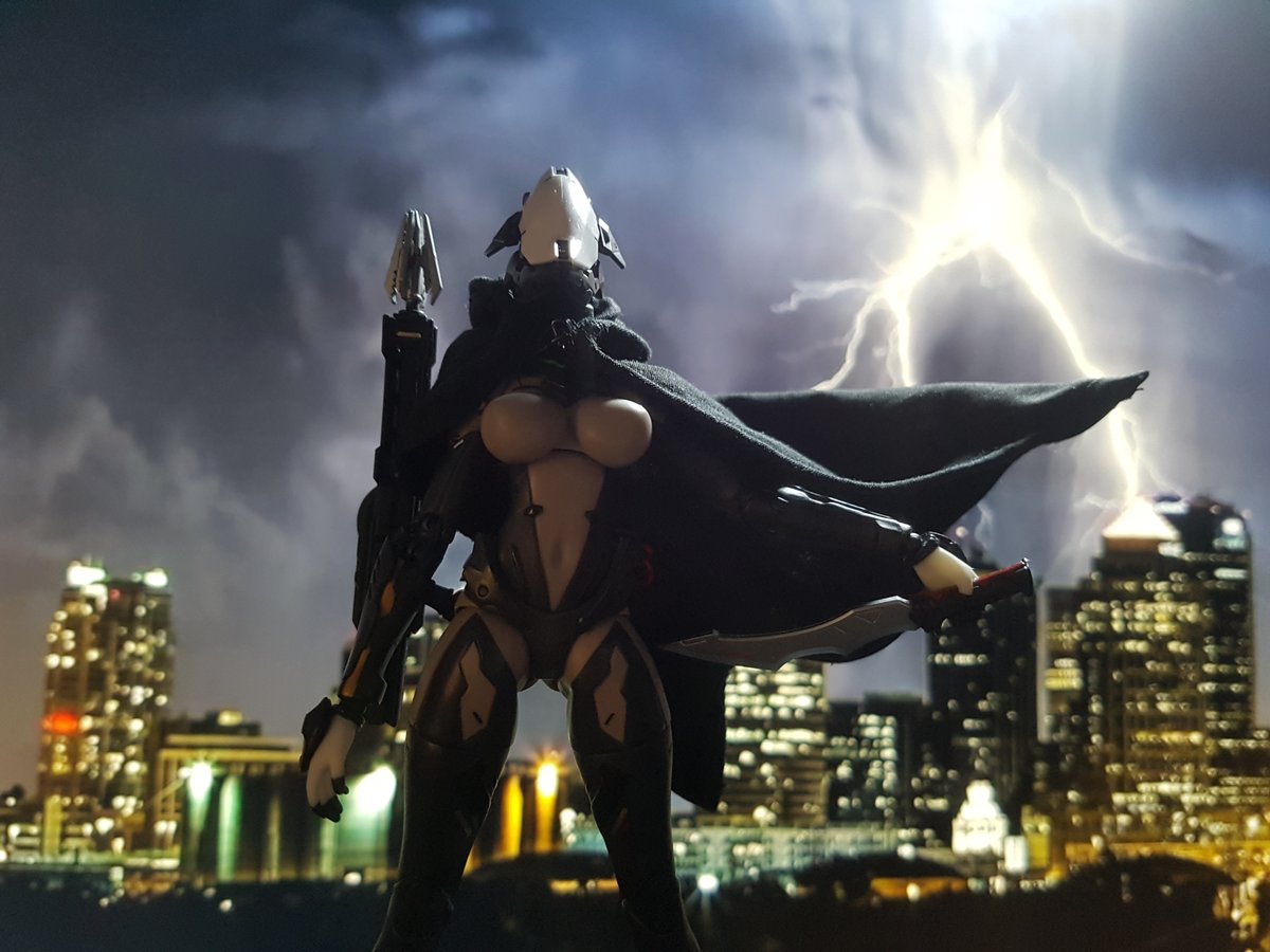 TheLocalBard's tweet image. The Assassin in some storms.

#SnailShellStudio #SnailShellAssassin #Assassin #Lightning #RobotGirls #ToyPhotography @wozhike