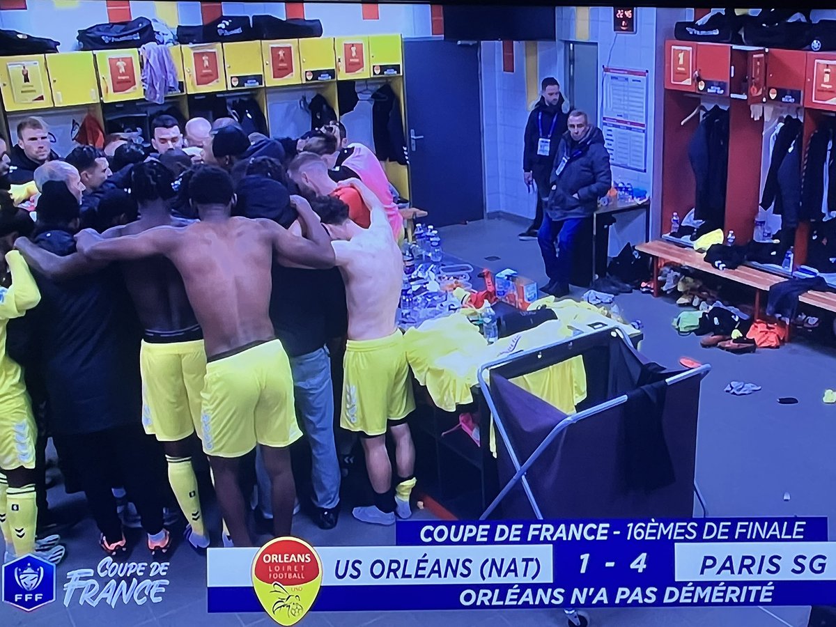 L’un des joueurs de l’US Orléans a fondu en larmes dans le vestiaire au moment d’évoquer l’anniversaire de sa fille (décédée).

Force à lui et toute sa famille 🙏🙏🙏