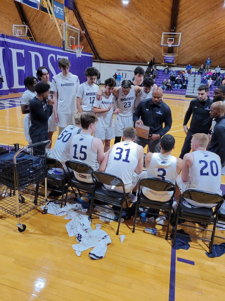 Real proud of students on @AmherstCollege Men's basketball team. Just forced an overtime against Hamilton and the referees. #Mammoths showing big heart! They finna win!