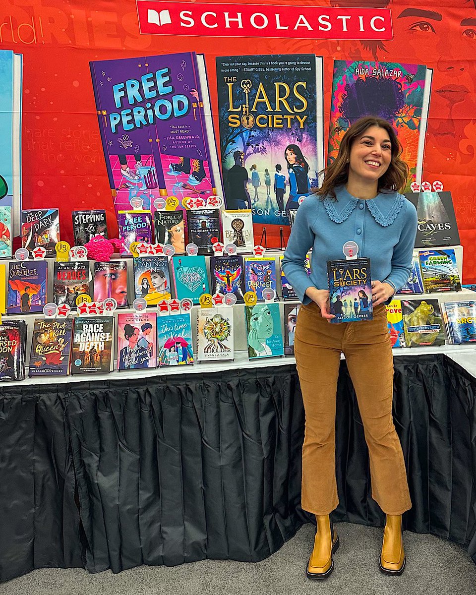 made it to the @scholastic booth 🫶 
🗝️THE LIARS SOCIETY is coming🗝️#theliarssociety #middlegradebooks #secretsociety #secrets #bookstagram #NewEngland #liblearnx24